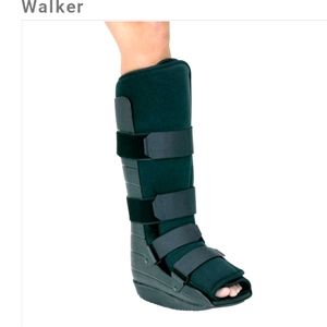 Orthopedic walking boot